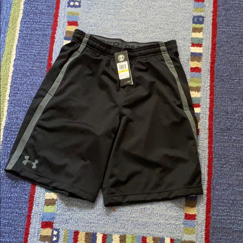 New Under armor mens athletic shorts black